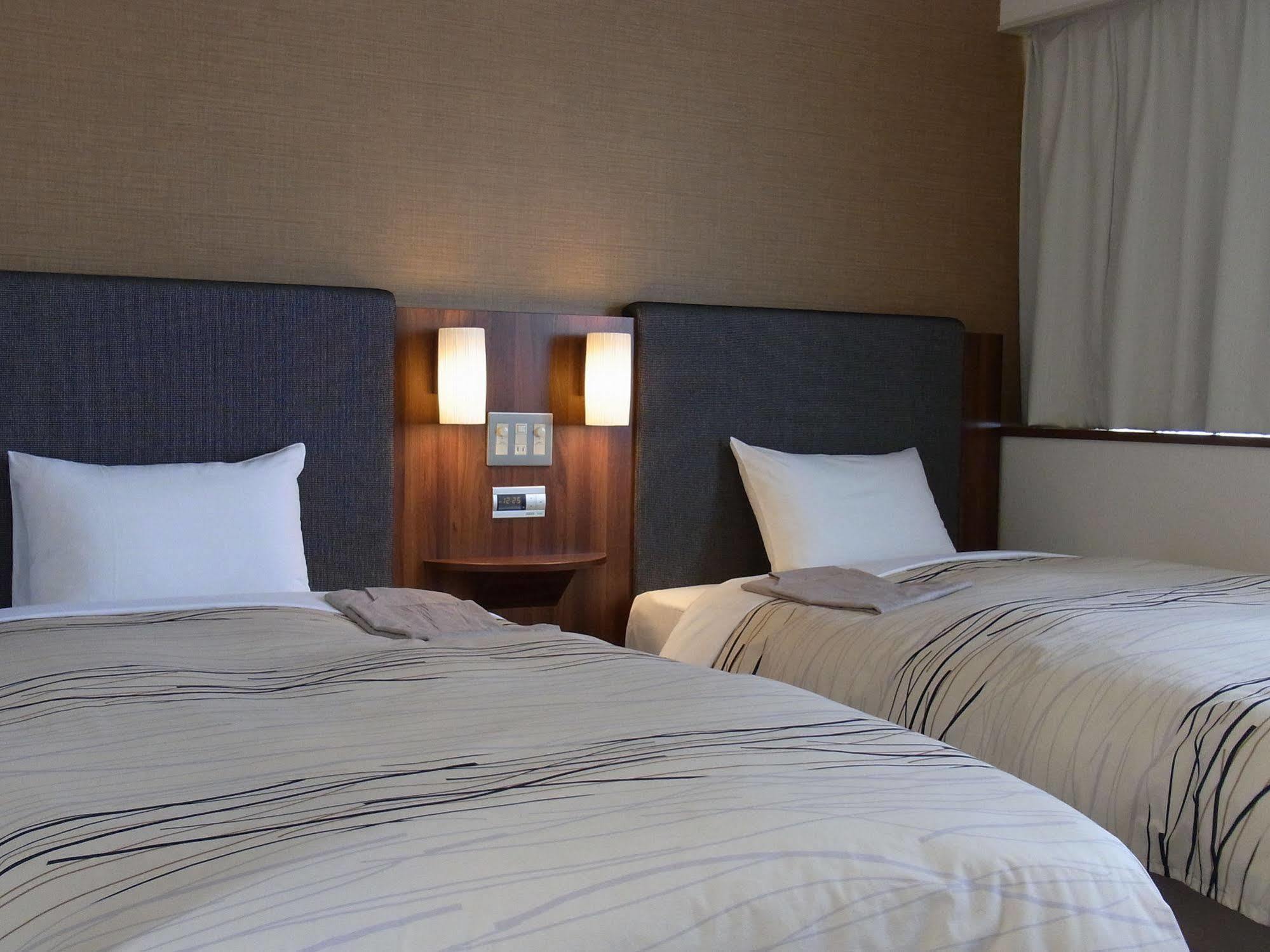 Fukui Manten Hotel Ekimae ภายนอก รูปภาพ